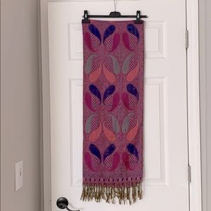 Fun pattern shawl/scarf